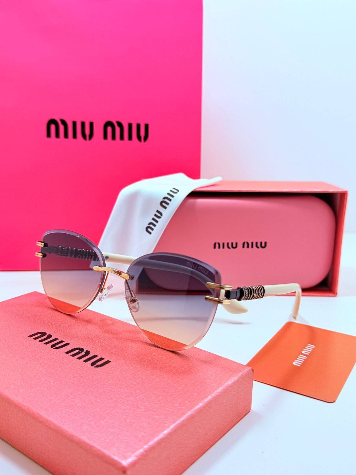نظارهmiumiu