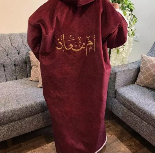 فروه نسائيه اللون عنابي