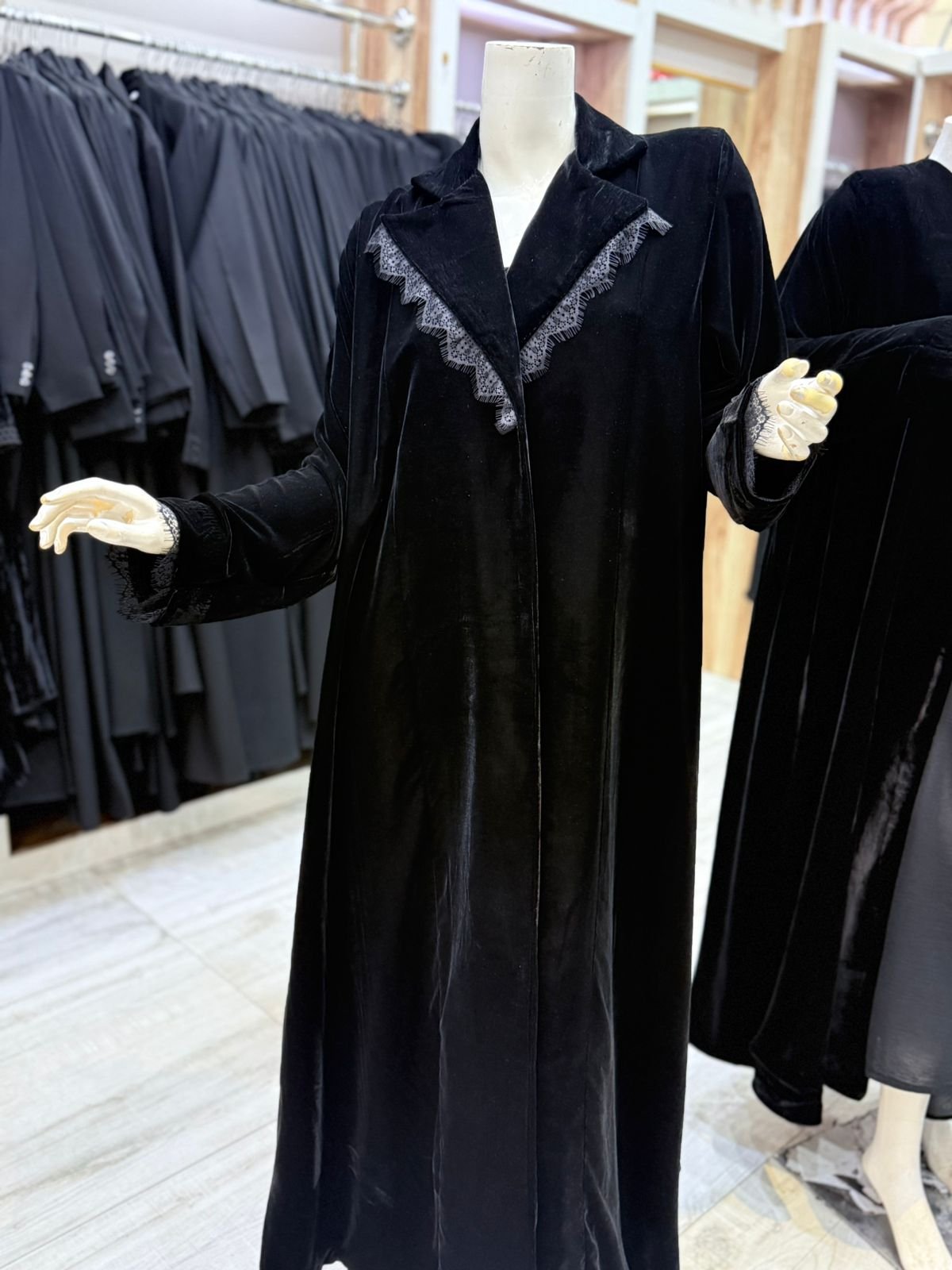 عبايه مخمل