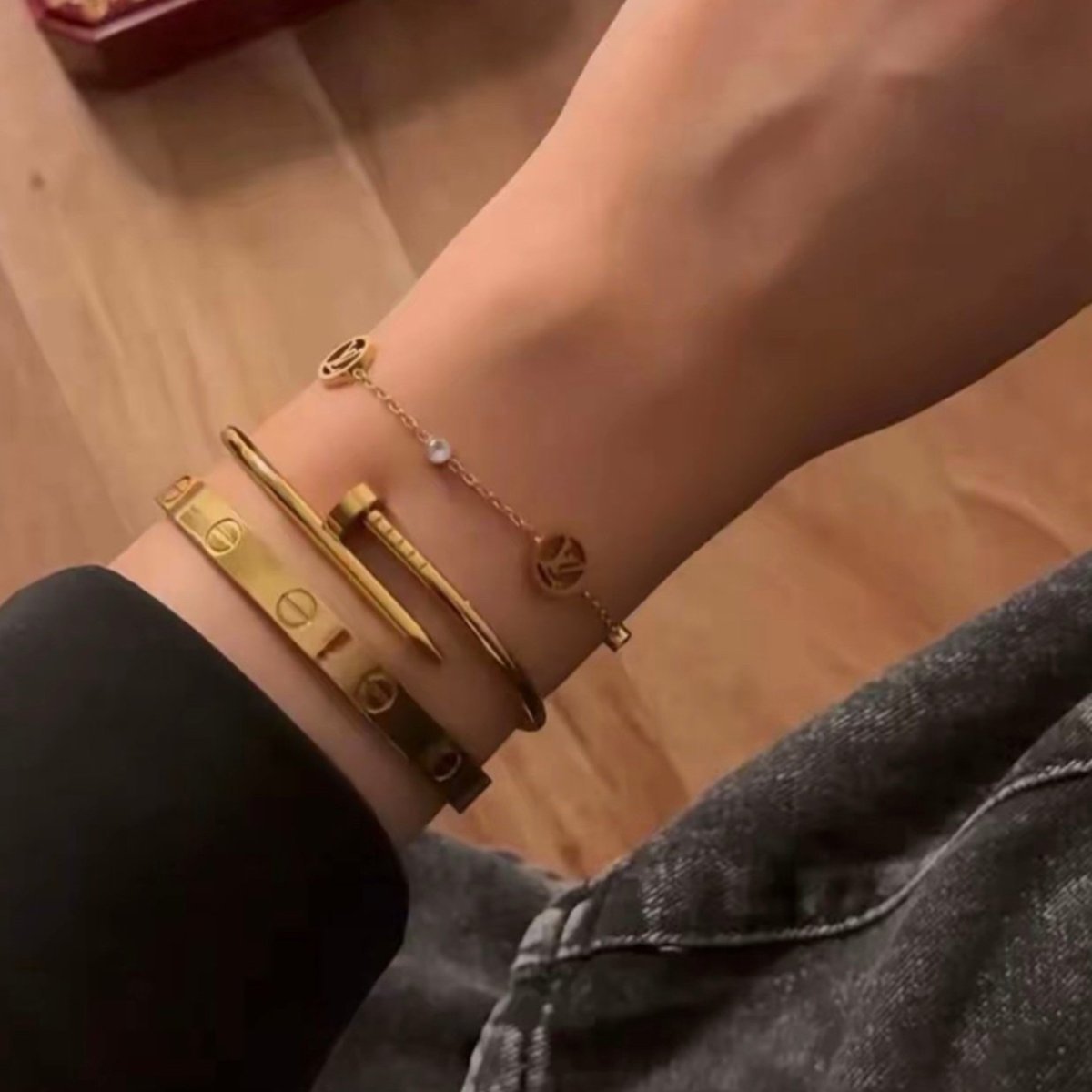 تنسيق ناعم 3اساور مطلي ذهب